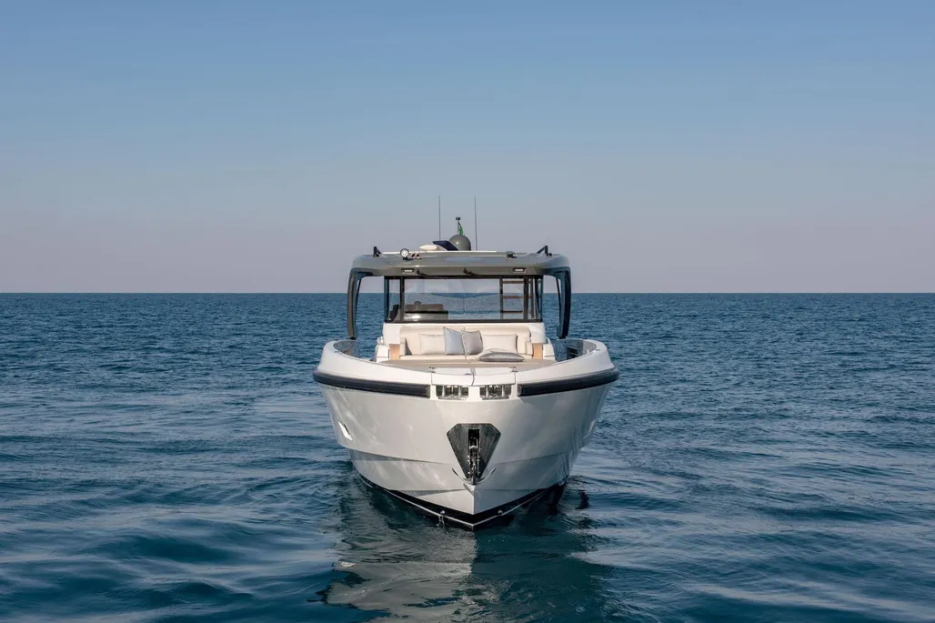 Bow-on at anchor